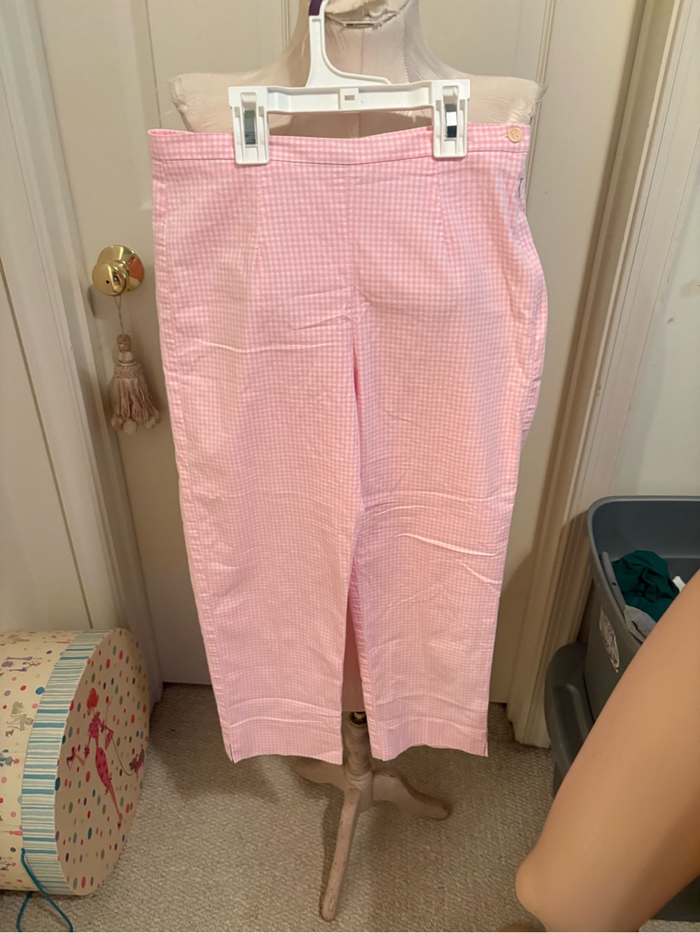 Saks Fifth Avenue Pink Gingham Capris 8P